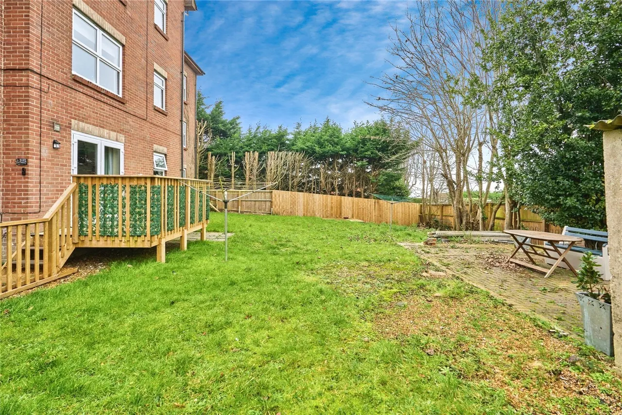 York Avenue, East Cowes, PO32, photo 8
