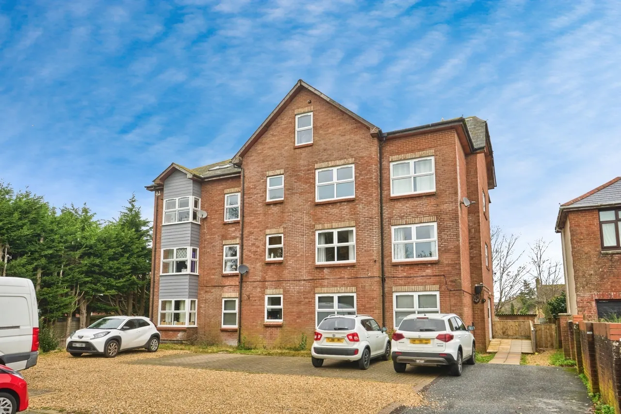 2 bed flat for sale, York Avenue, East Cowes, PO32