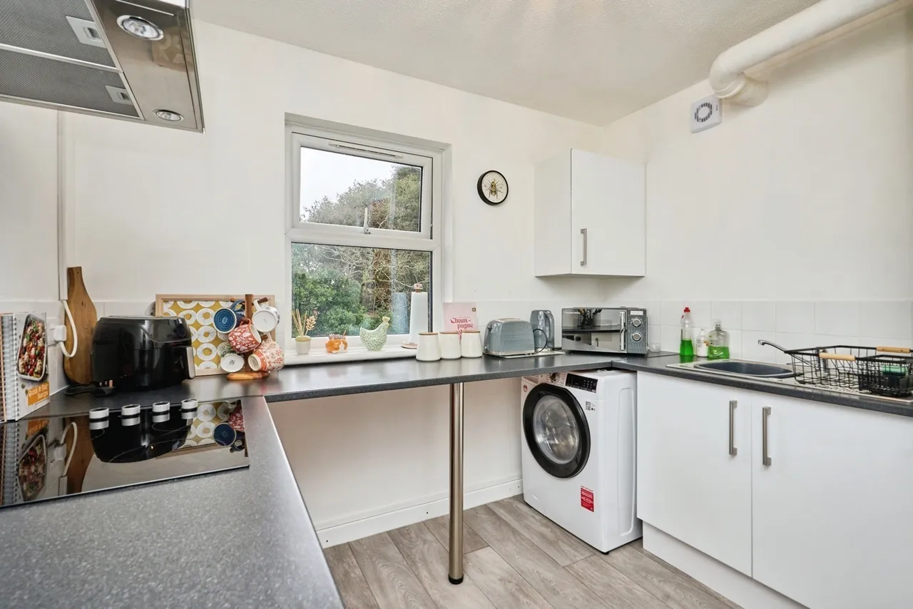 York Avenue, East Cowes, PO32, photo 2