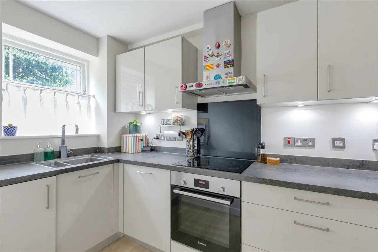 Nevinson Close, London, SW18, photo 2