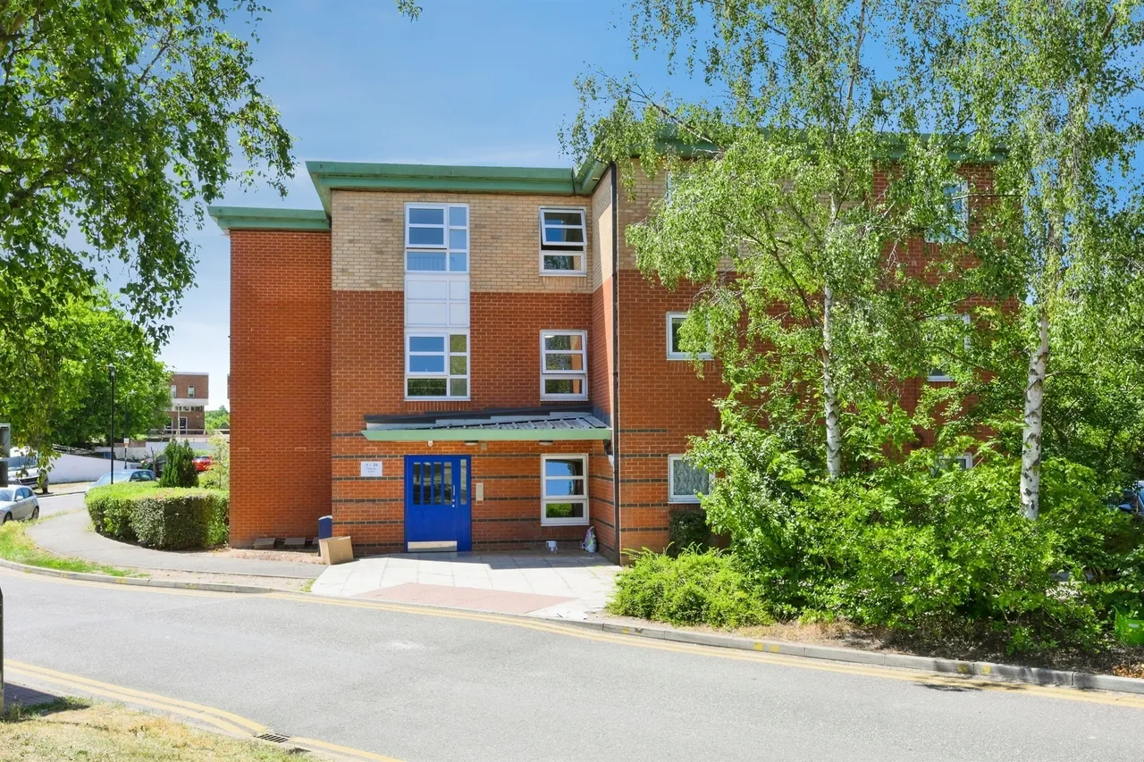 2 bed flat for sale — Bishopsfield, Harlow