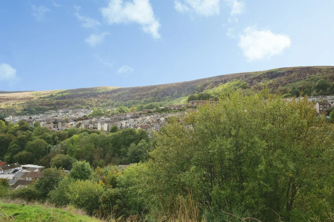 Long Row, Ferndale, CF43, photo 2