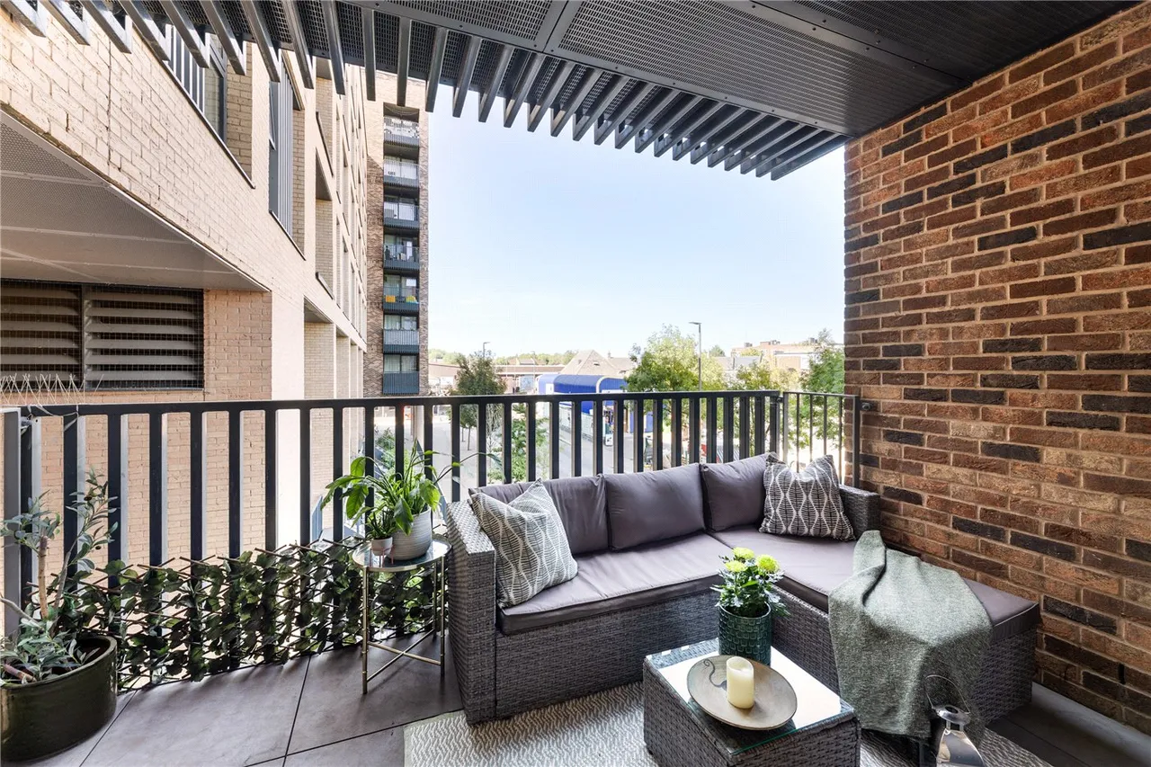 2 bed flat for sale — Summerstown, London, SW17
