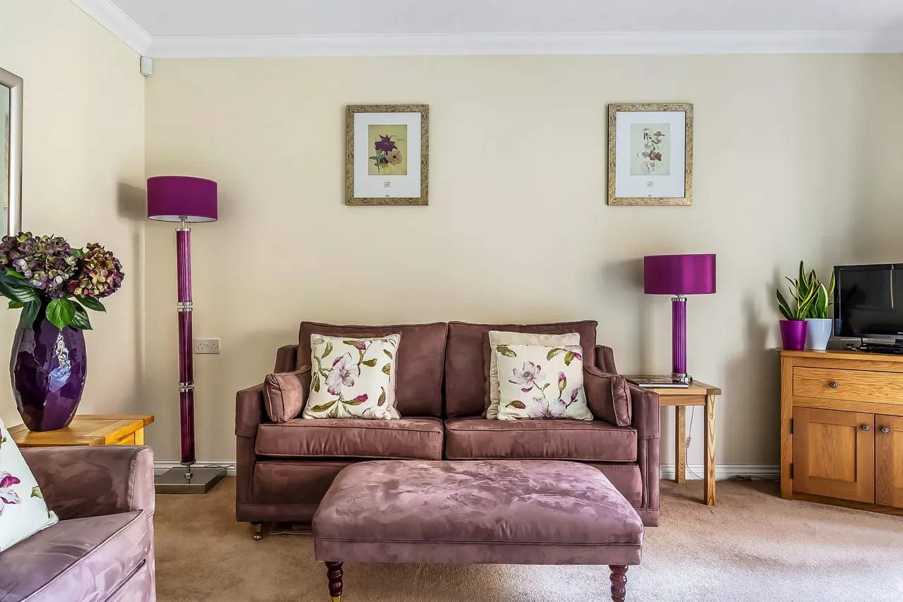 Kingston Avenue, Leatherhead, KT22, photo 6