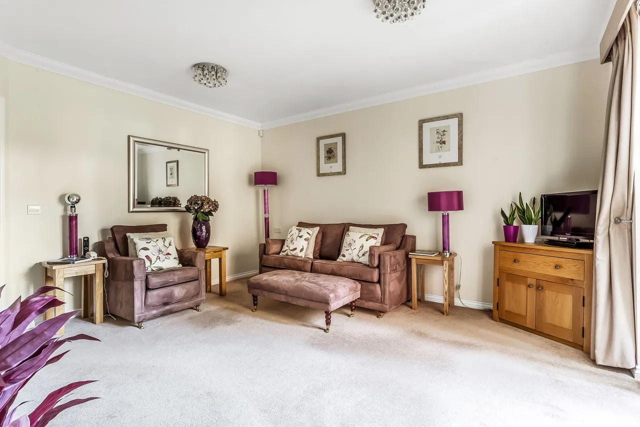 Kingston Avenue, Leatherhead, KT22, photo 7
