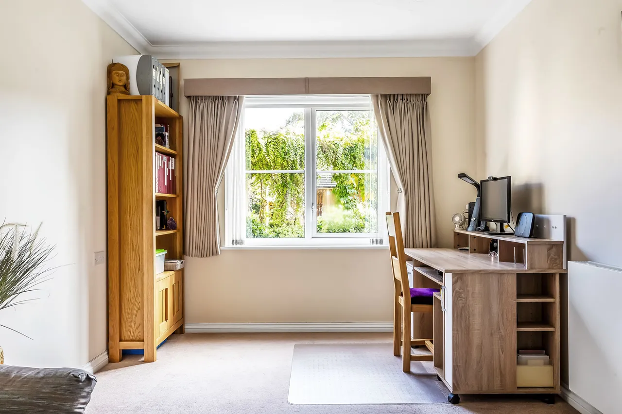 Kingston Avenue, Leatherhead, KT22, photo 15
