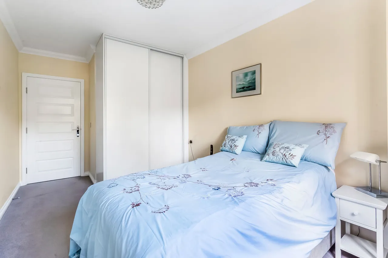 Kingston Avenue, Leatherhead, KT22, photo 12