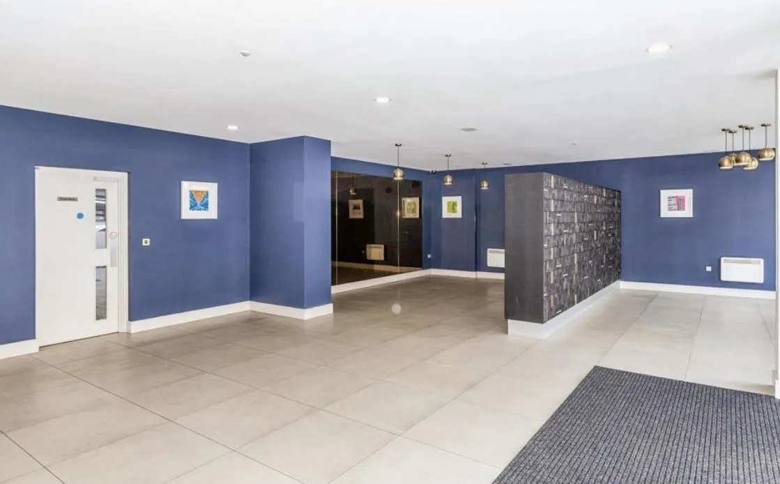 High Street, Slough, SL1, photo 2