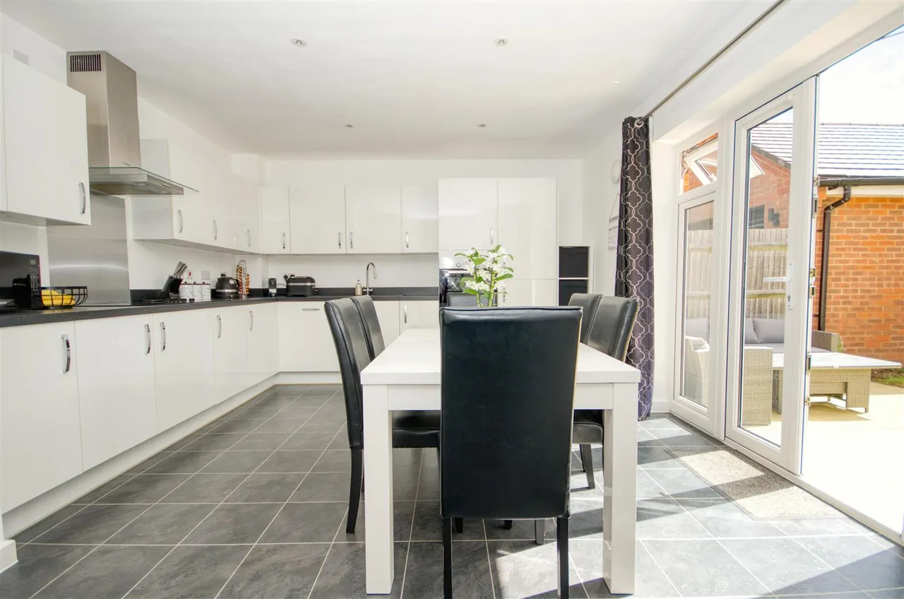 Hilly Field Close, Boorley Park, Botley, Southampton, SO32 2GR, photo 4