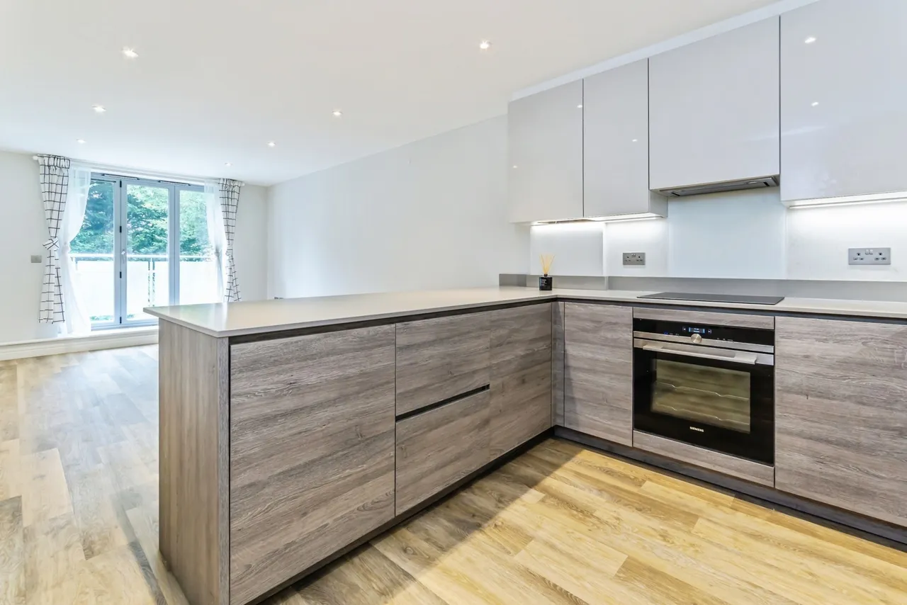 2 bed flat for sale — Croydon Road, Caterham, Surrey, CR3