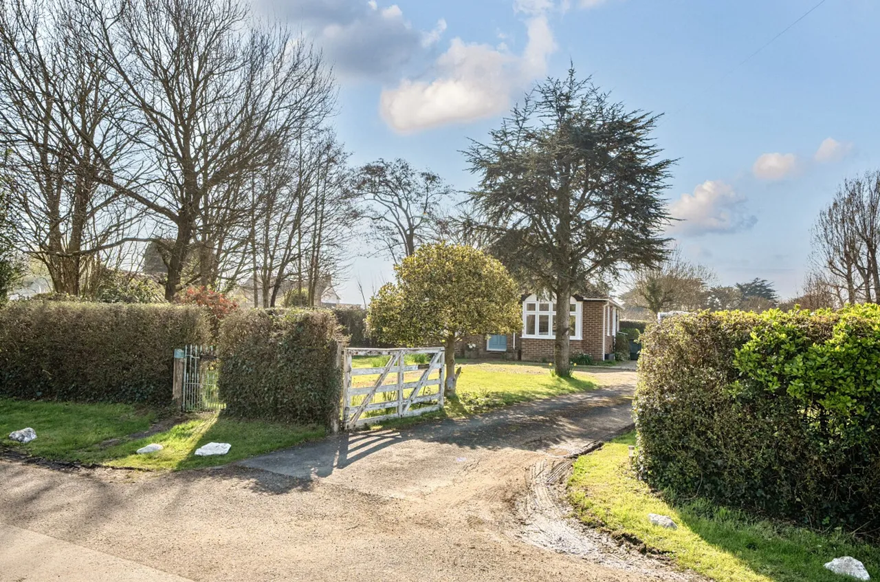 Acre Street, West Wittering, PO20, photo 32