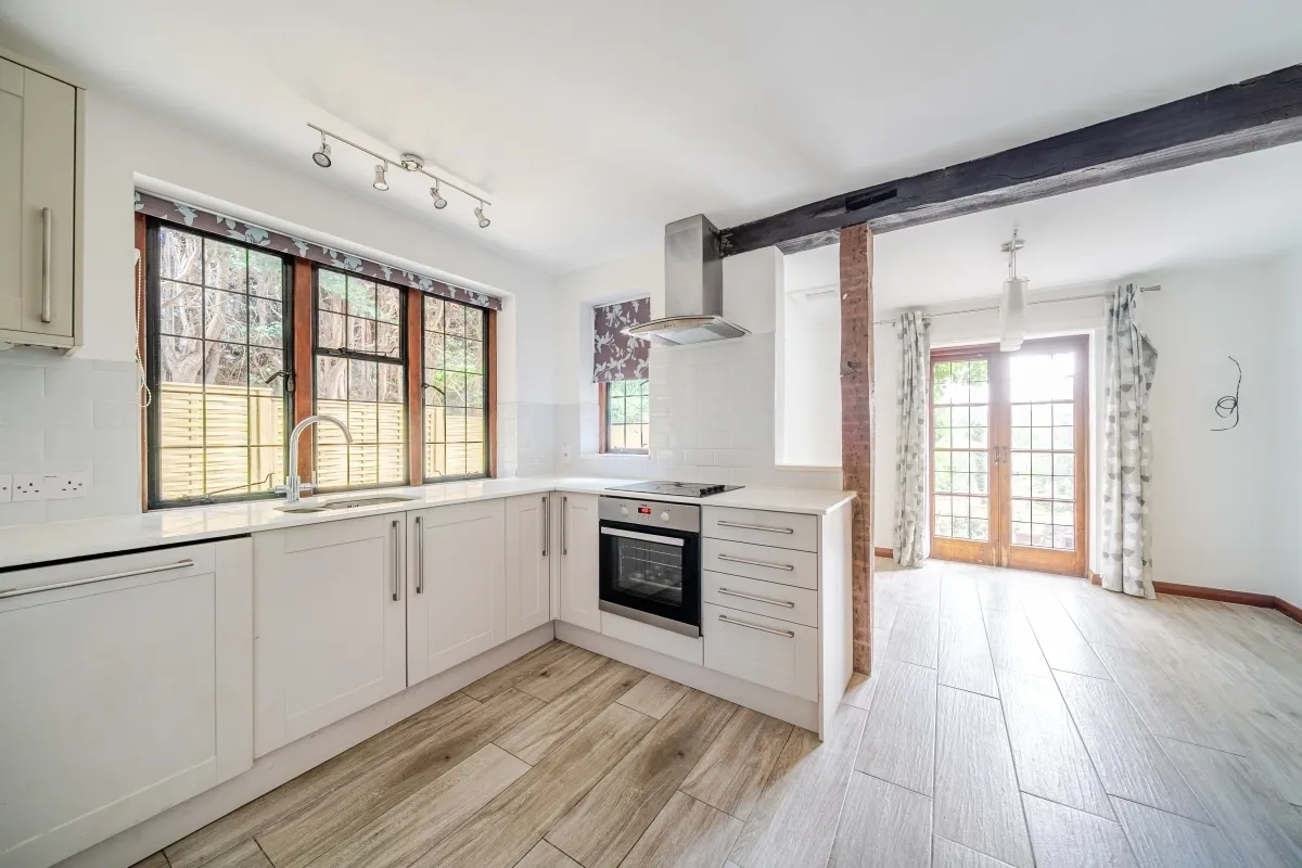 Esher Place Avenue, Esher KT10, photo 6