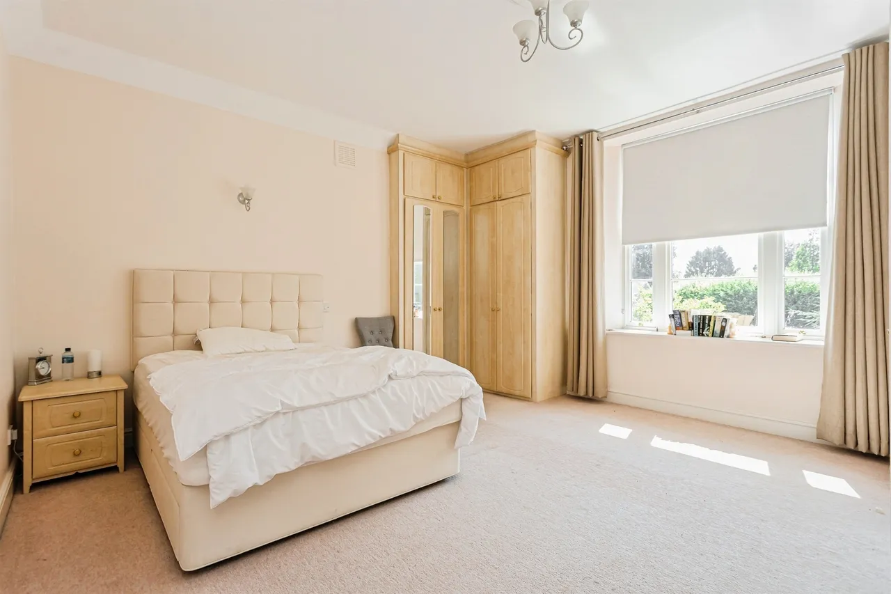Hett Close, RH17, photo 5