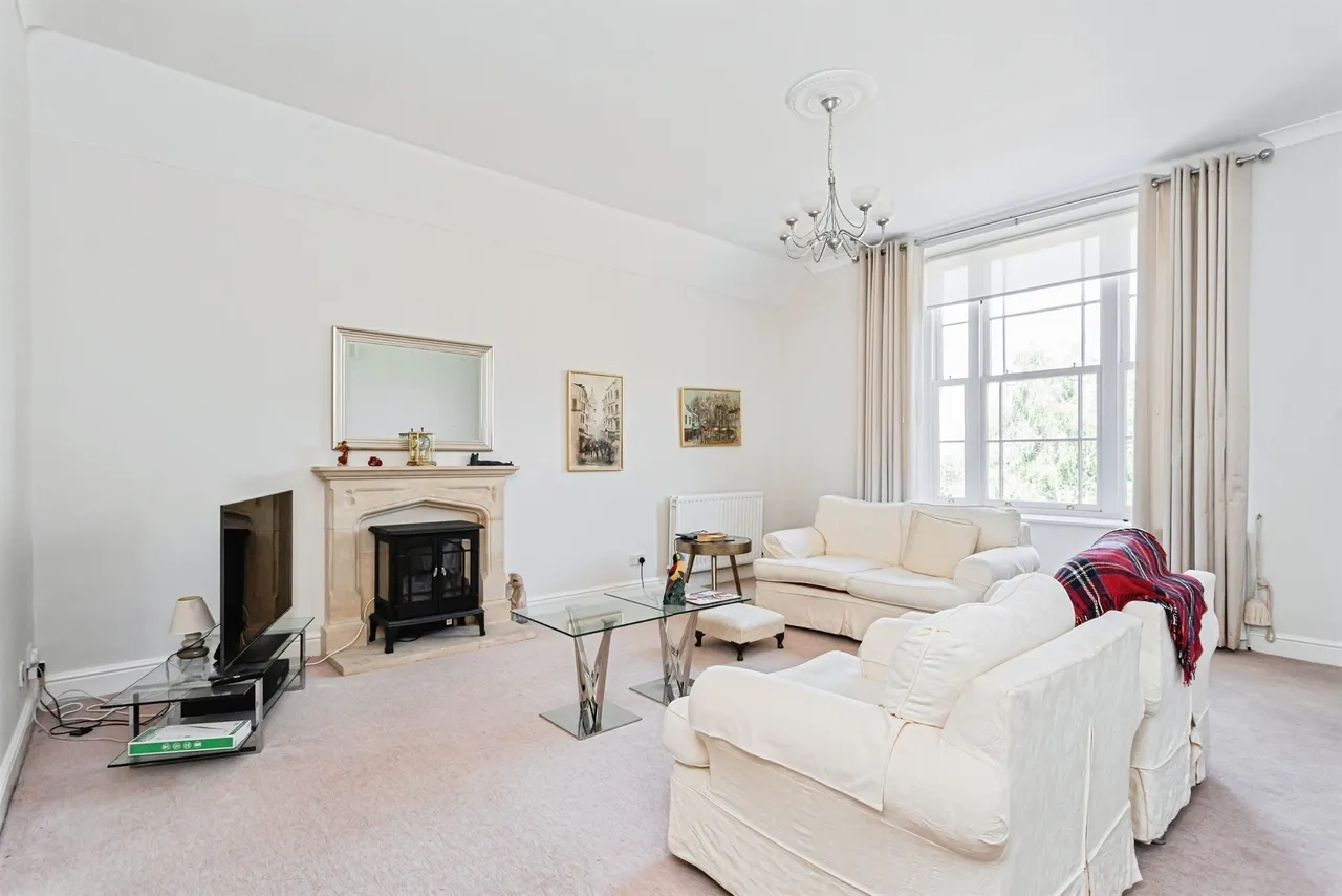 Hett Close, RH17, photo 3