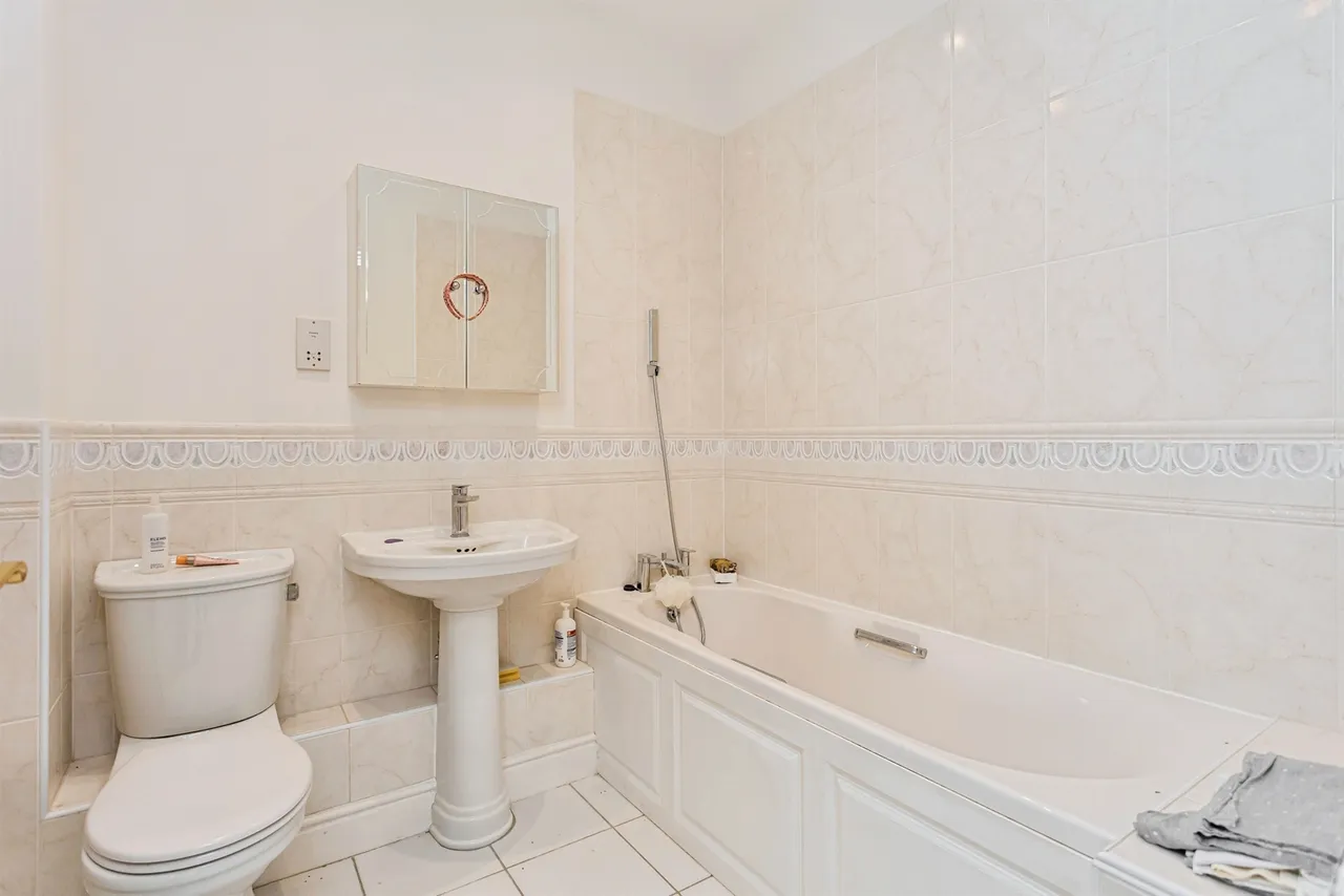 Hett Close, RH17, photo 6