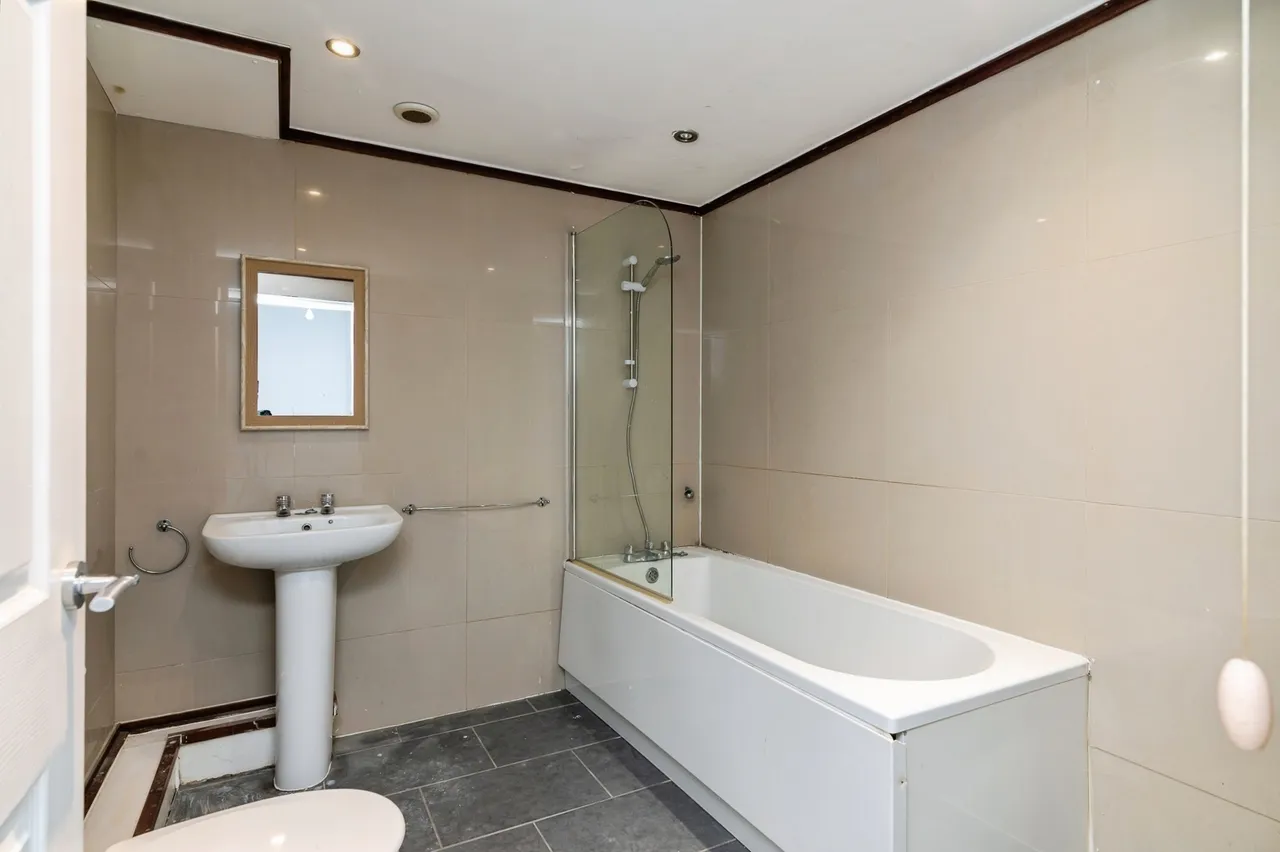 Southdale Road, Carlton, Nottingham, Nottinghamshire, NG4, photo 9
