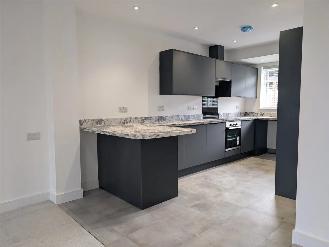 Southdale Road, Carlton, Nottingham, Nottinghamshire, NG4, photo 2
