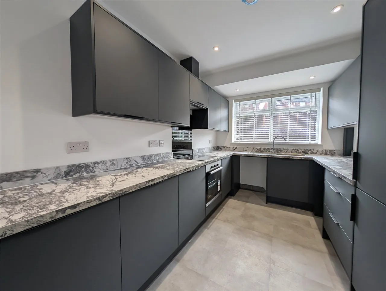 Southdale Road, Carlton, Nottingham, Nottinghamshire, NG4, photo 3