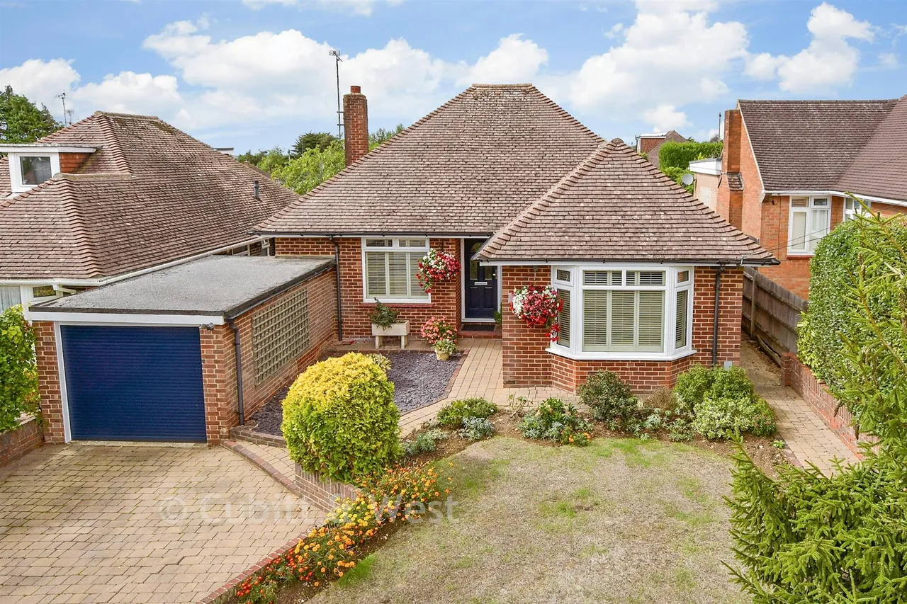 3 bed house for sale, Chute Avenue, Worthing, BN13