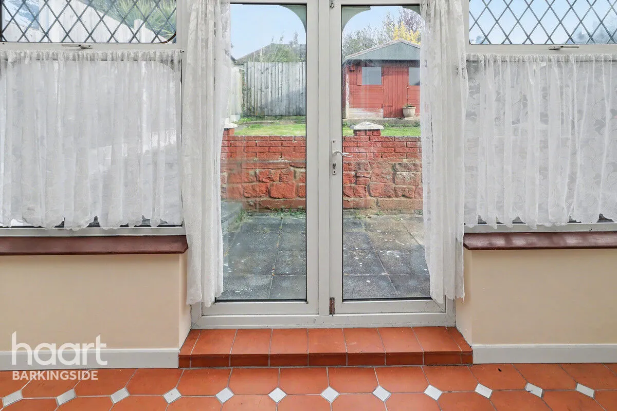 Dovedale Avenue, Clayhall, IG5, photo 11
