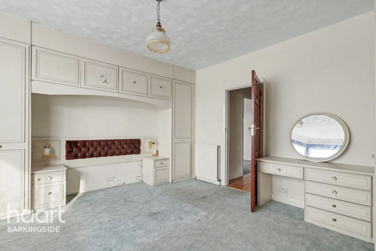 Dovedale Avenue, Clayhall, IG5, photo 14