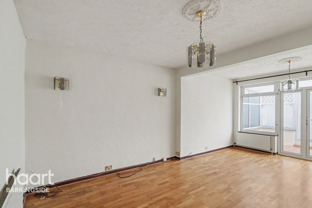 Dovedale Avenue, Clayhall, IG5, photo 6