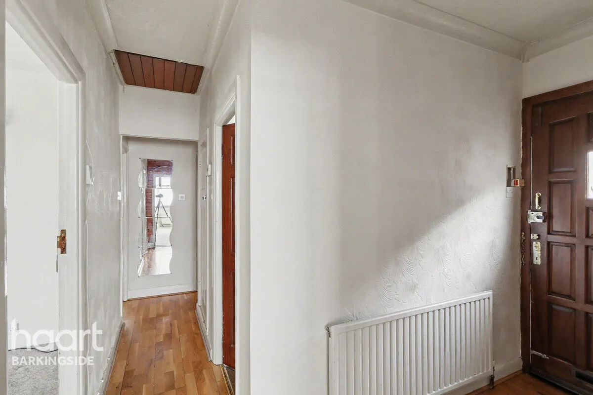 Dovedale Avenue, Clayhall, IG5, photo 4
