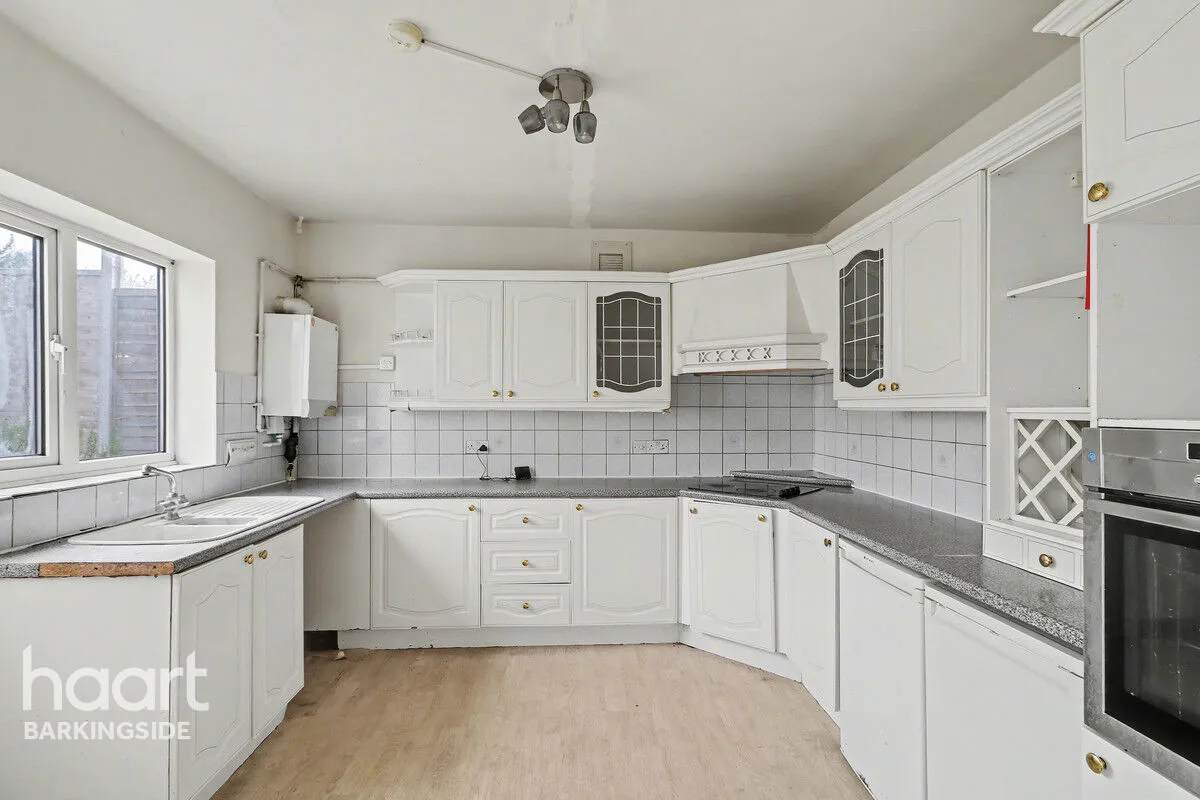 Dovedale Avenue, Clayhall, IG5, photo 9