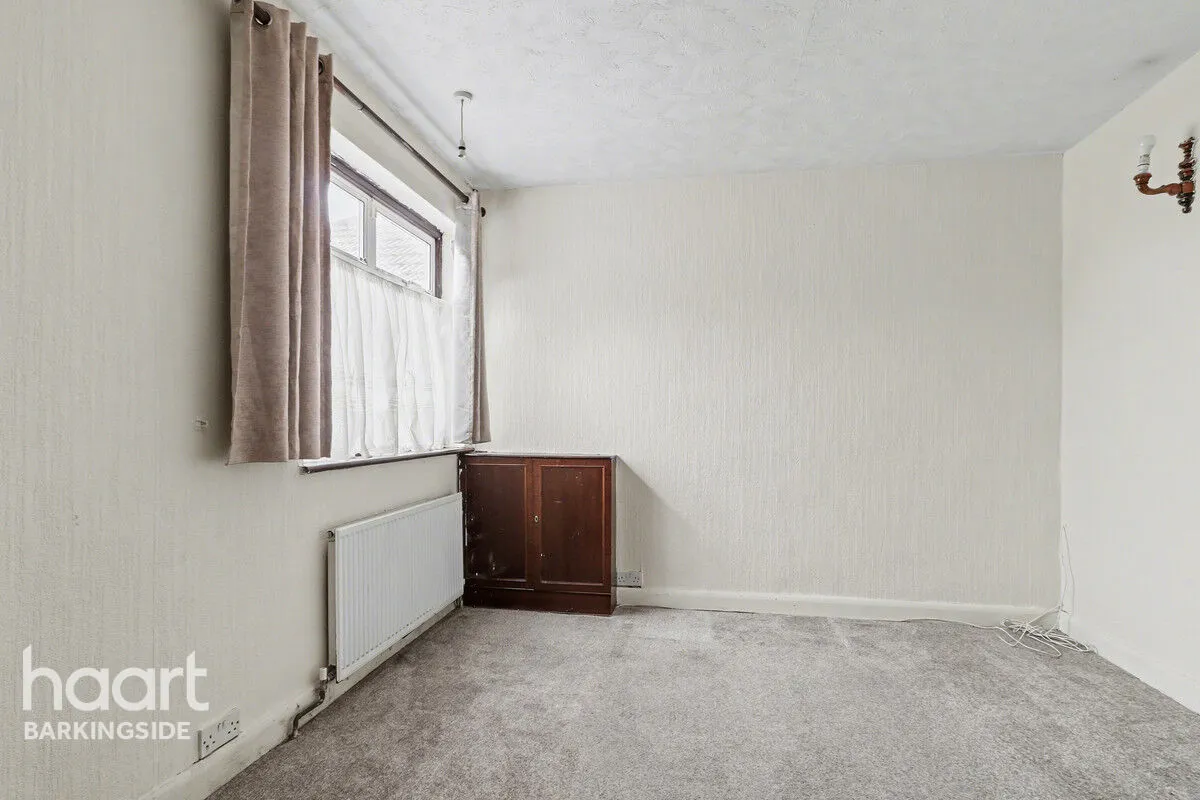 Dovedale Avenue, Clayhall, IG5, photo 16