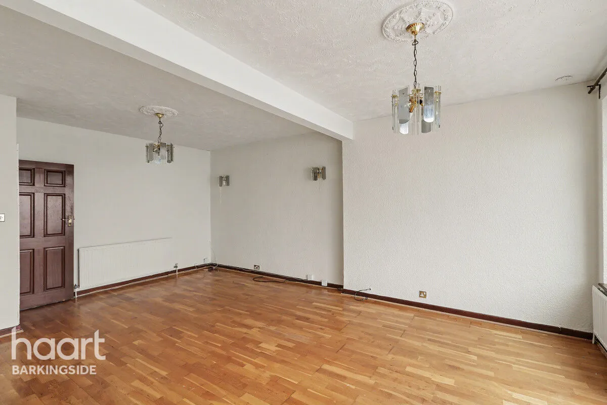 Dovedale Avenue, Clayhall, IG5, photo 8