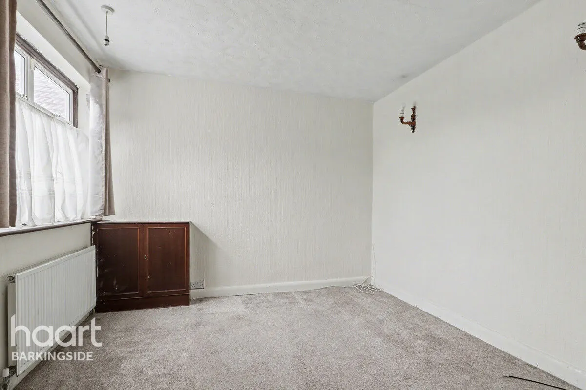Dovedale Avenue, Clayhall, IG5, photo 15