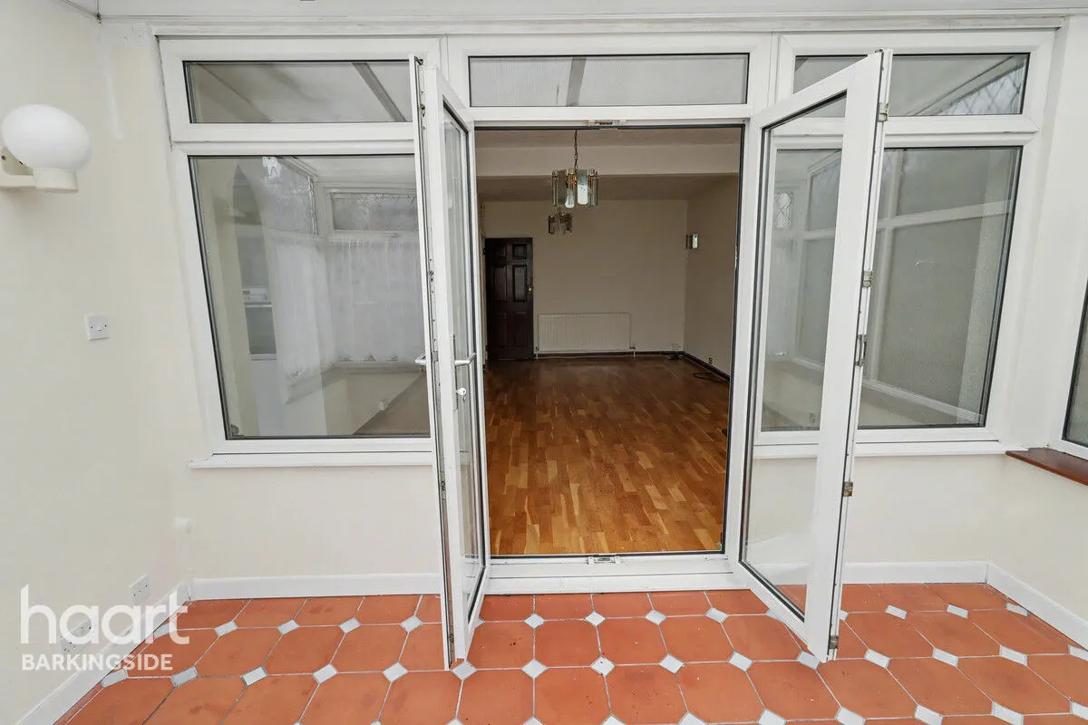 Dovedale Avenue, Clayhall, IG5, photo 12