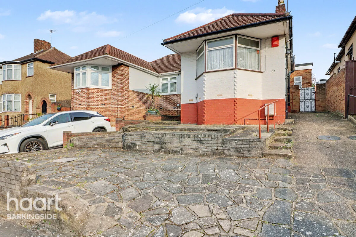 Dovedale Avenue, Clayhall, IG5, photo 3