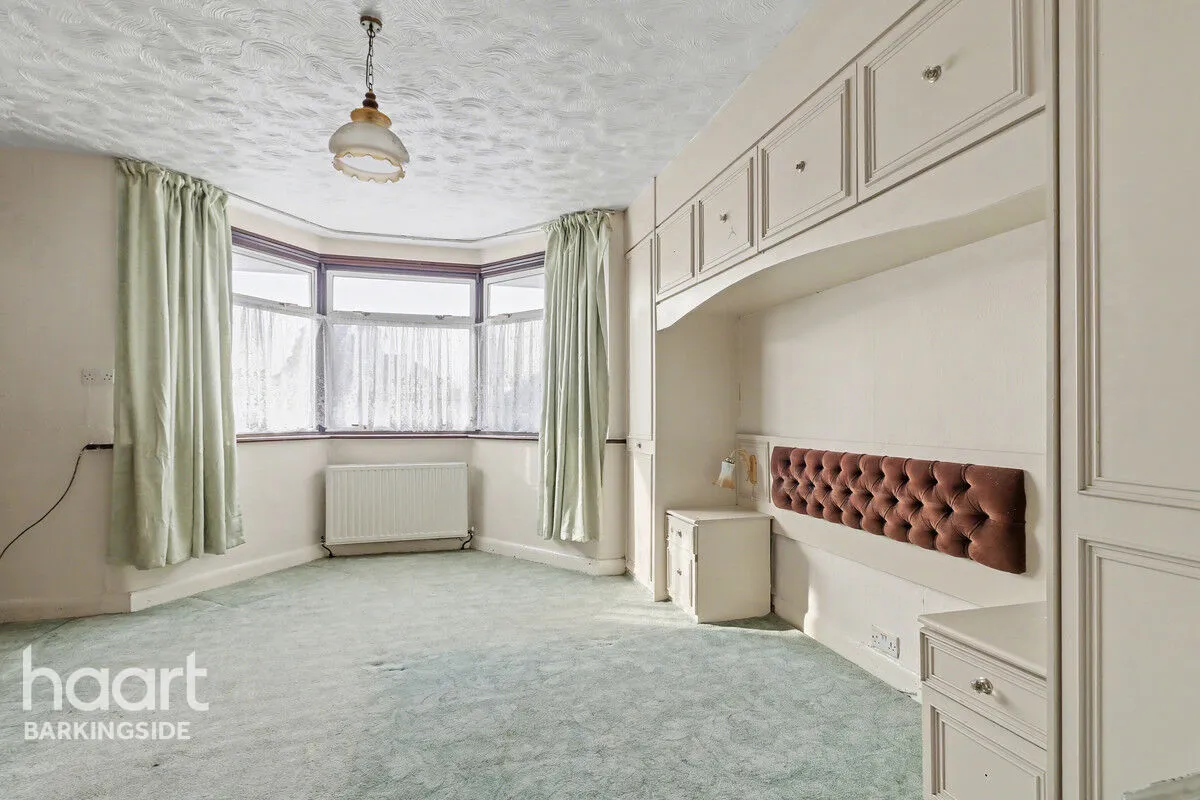 Dovedale Avenue, Clayhall, IG5, photo 13