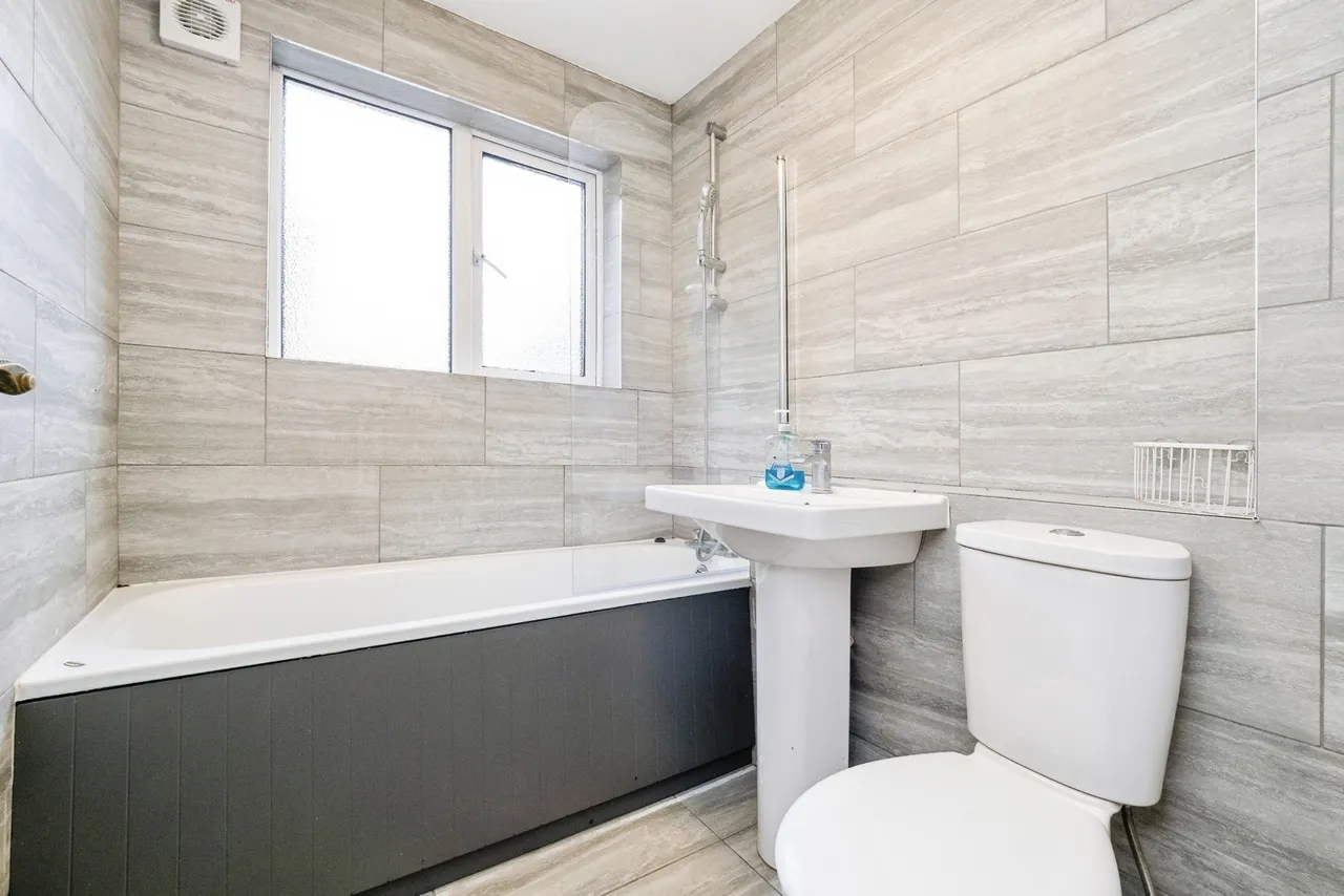 Boultwood Road, Beckton, London, E6, photo 15