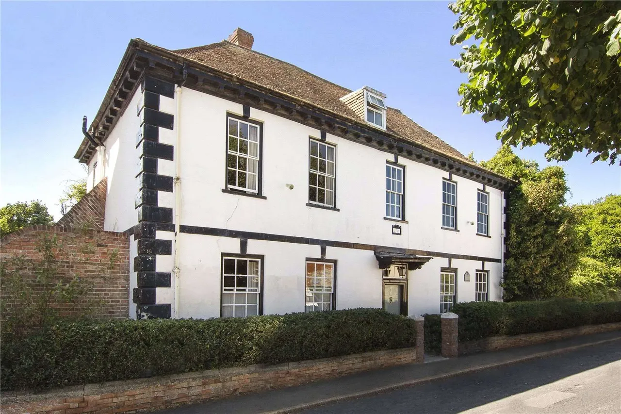6 bed house for sale, Skinner Road, Lydd, TN29