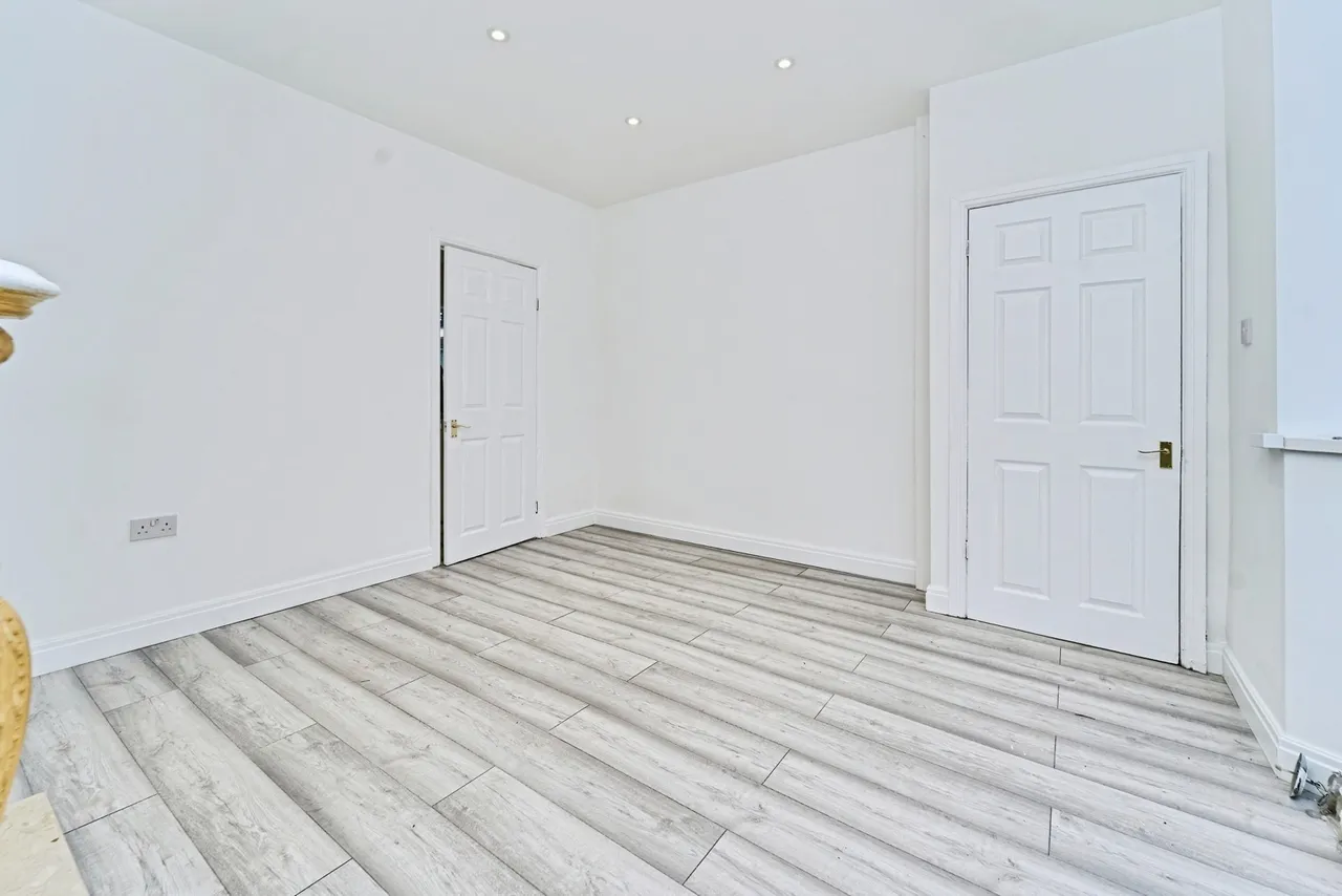 Bentley Mill Lane, Walsall, West Midlands, WS2, photo 4