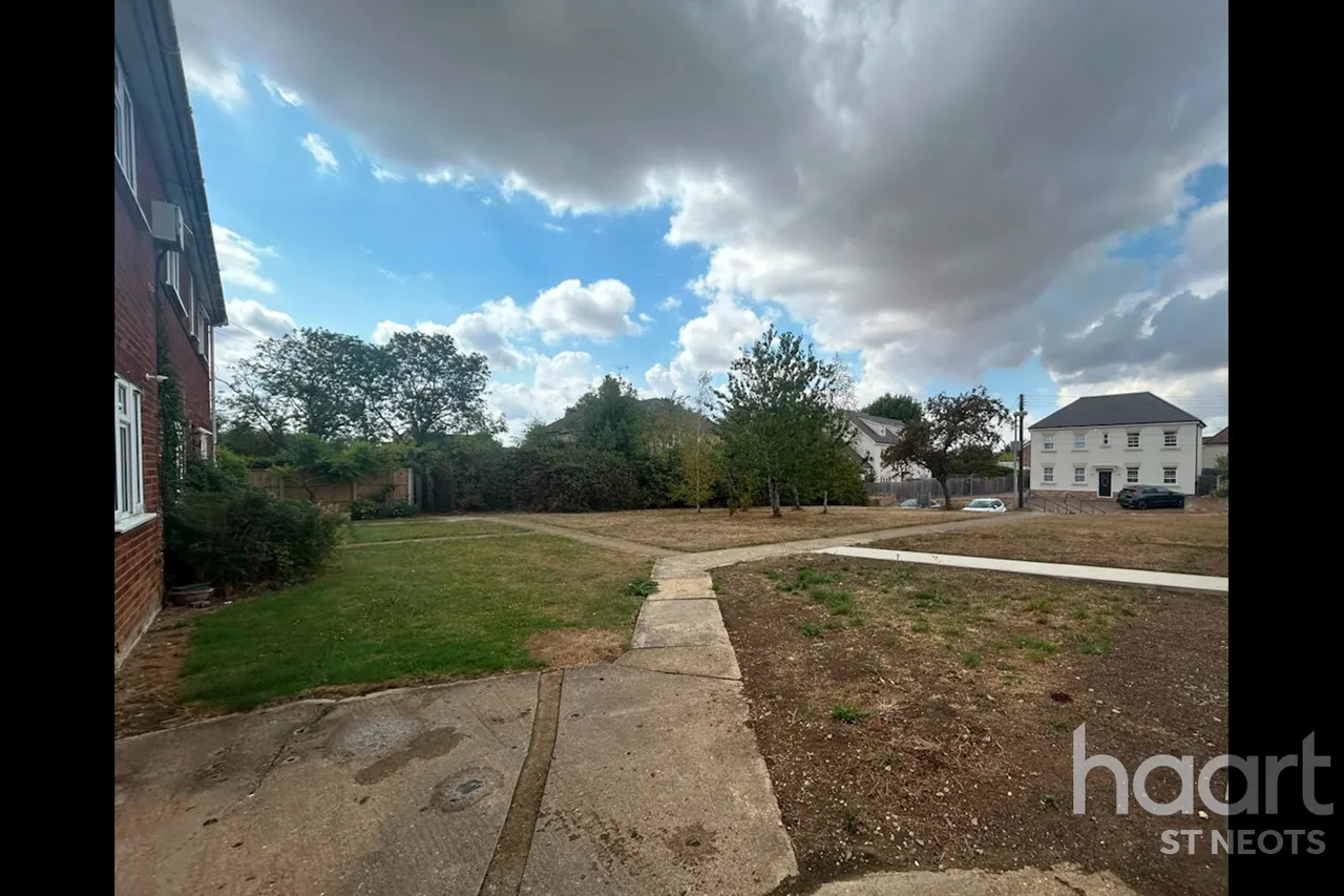 Valentine Gardens, Kimbolton, PE28, photo 3