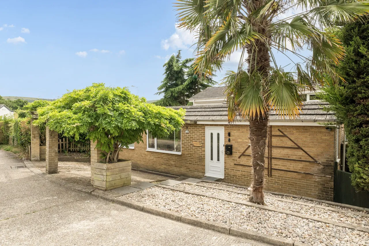 4 bed property for sale, Chantry Close, Storrington, RH20