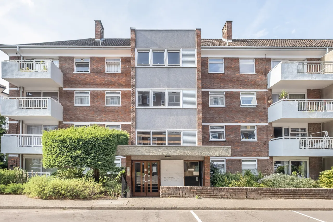 3 bed flat for sale — Sheen Road, Richmond, TW10