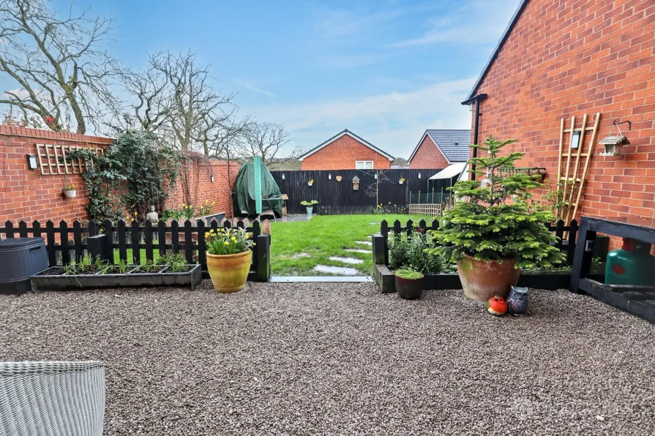 Wakem Close, Galley Common, CV10, photo 21