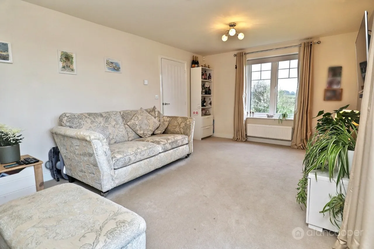 Wakem Close, Galley Common, CV10, photo 5