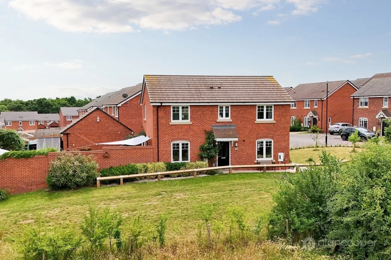 Wakem Close, Galley Common, CV10, photo 27