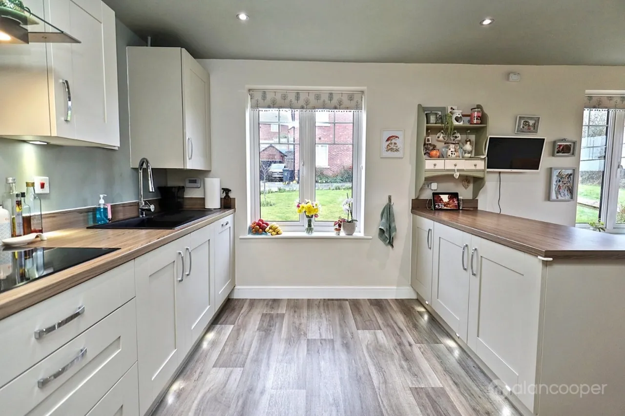 Wakem Close, Galley Common, CV10, photo 7
