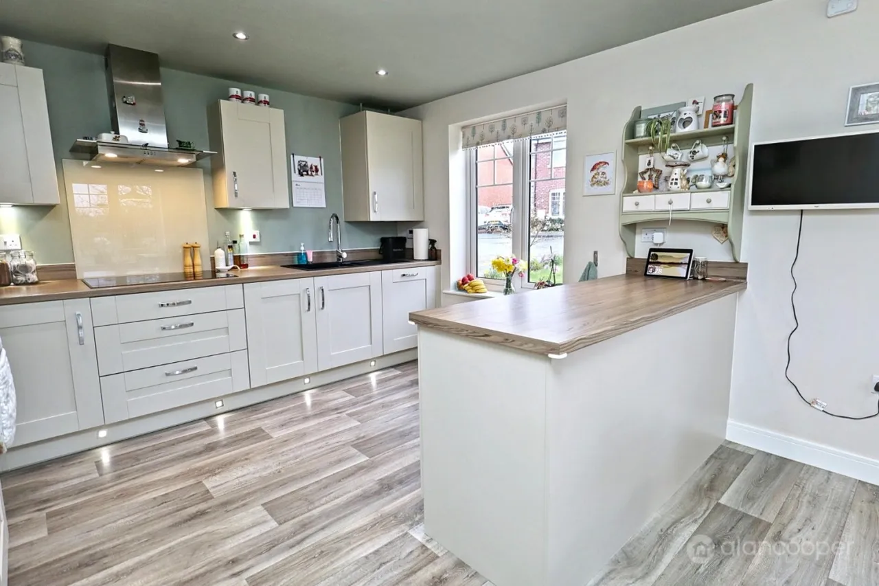 Wakem Close, Galley Common, CV10, photo 6