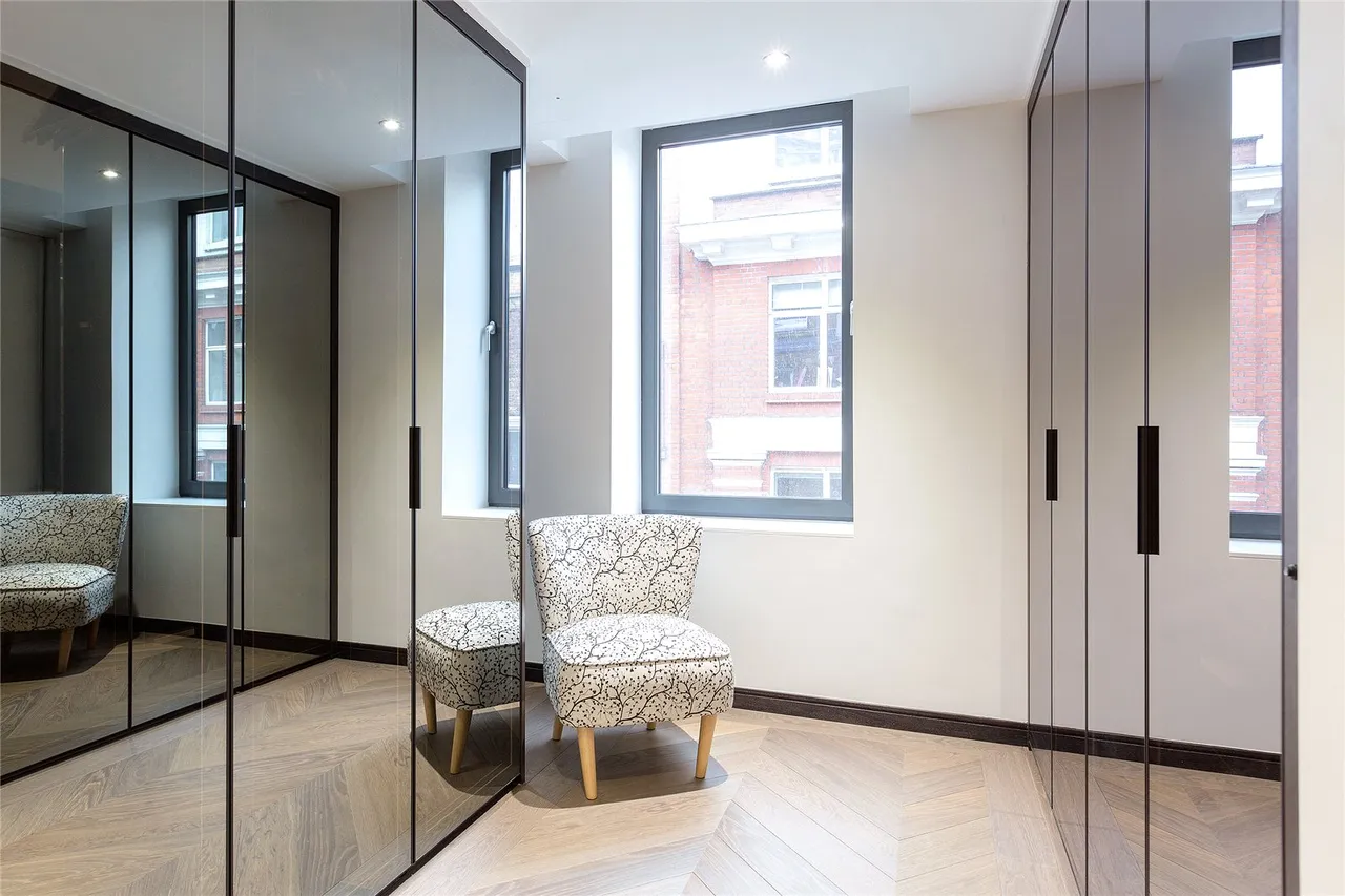 Golden Square, Soho, W1F, photo 6