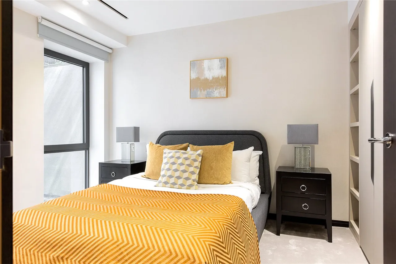 Golden Square, Soho, W1F, photo 5