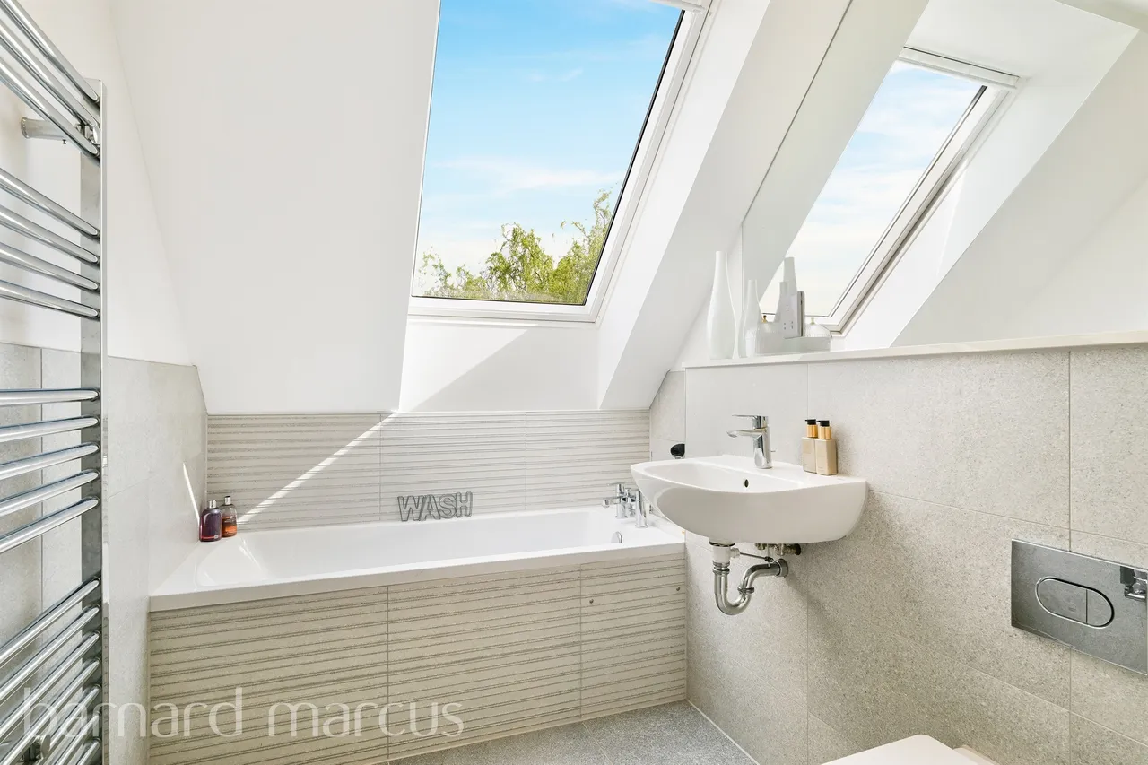 Ruxley Lane, Epsom, KT19, photo 8