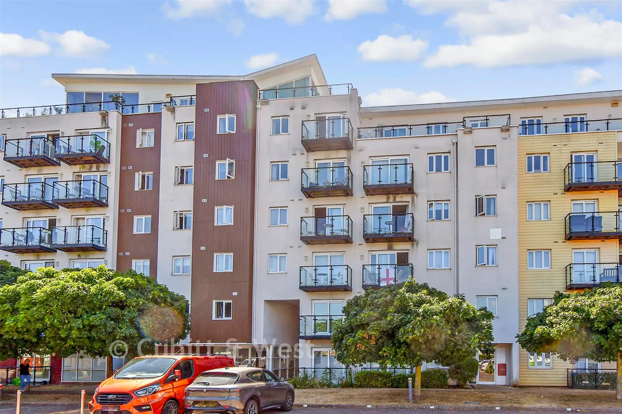 2 bed flat for sale, Gisors Road, Southsea, PO4