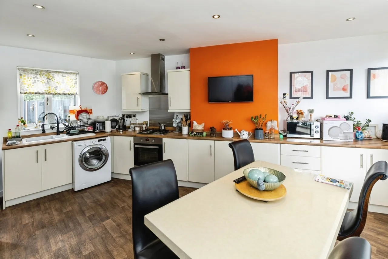 Bennions Road, Wrexham, LL13, photo 5